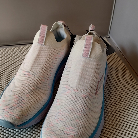 Avia Women's Slip On Athletic Sneakers - Picture 5 of 8